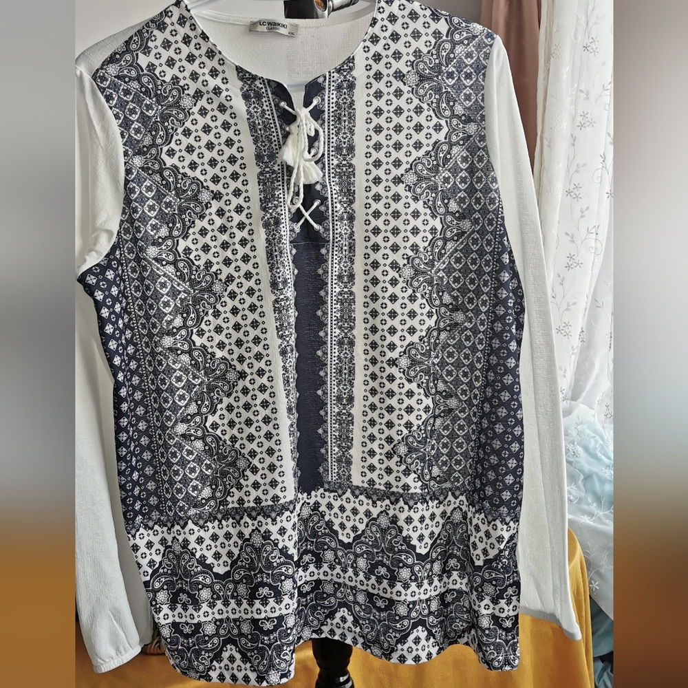 NWOT Top. Ptp: 23"